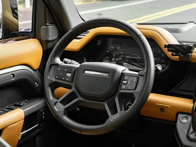 Land Rover Defender — Фото автомобиля 10