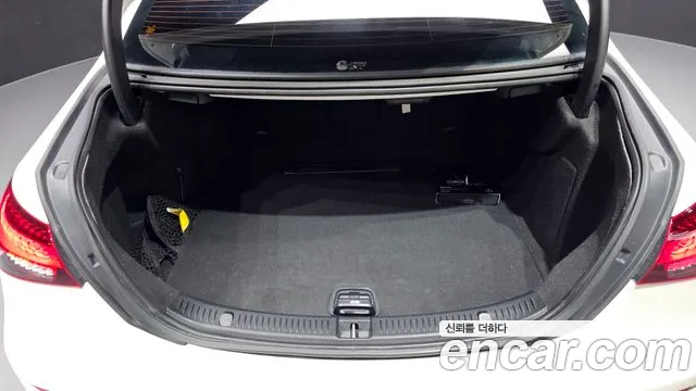 Mercedes-Benz E-Class — Фото автомобиля 17