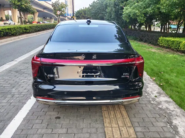 Hongqi H5 — Фото автомобиля 10