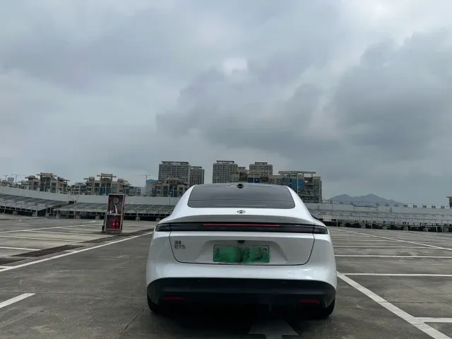 NIO NIO ET5 2024 75kWh — Фото автомобиля 10