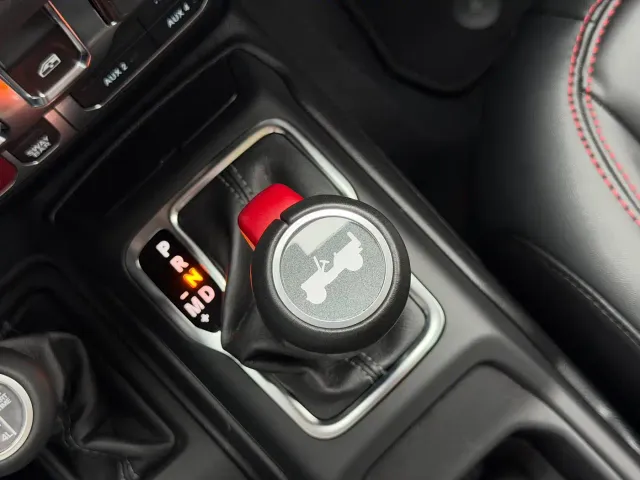 Jeep Wrangler — Фото автомобиля 12