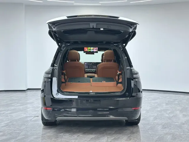 Li Auto L9 — Фото автомобиля 10