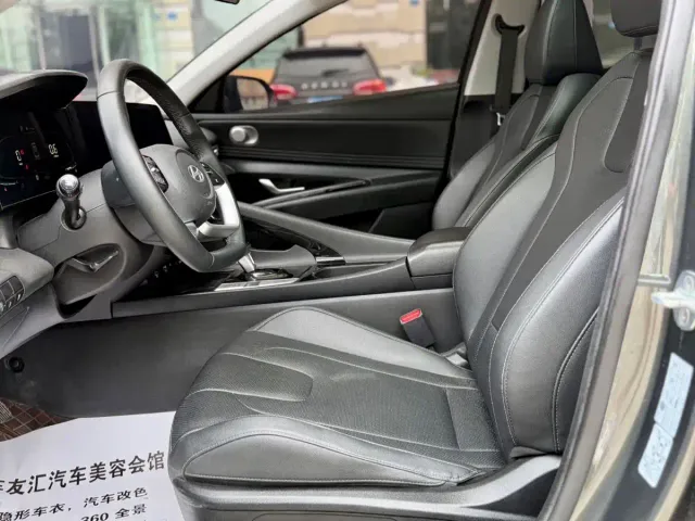 Hyundai Elantra — Фото автомобиля 10