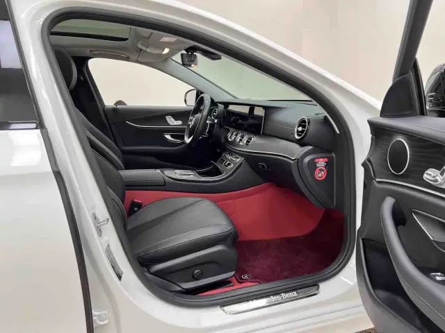 Mercedes-Benz E-Class — Фото автомобиля 24