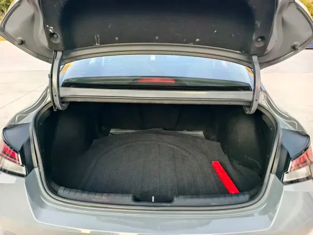 Hyundai Elantra 2022 1.5L CVT LUX Premium Edition — Фото автомобиля 10