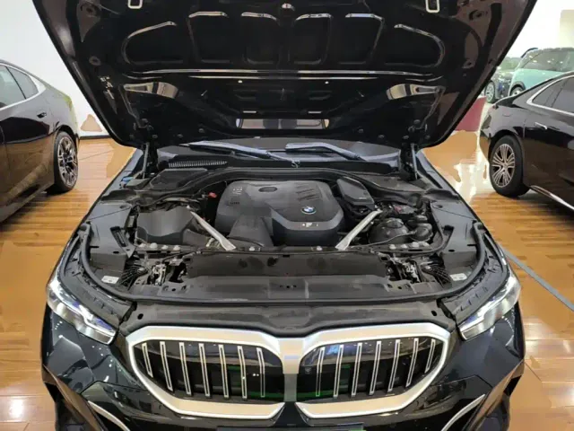 BMW 5 Series — Фото автомобиля 19