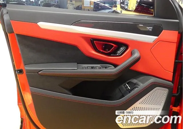 Lamborghini Urus — Фото автомобиля 12