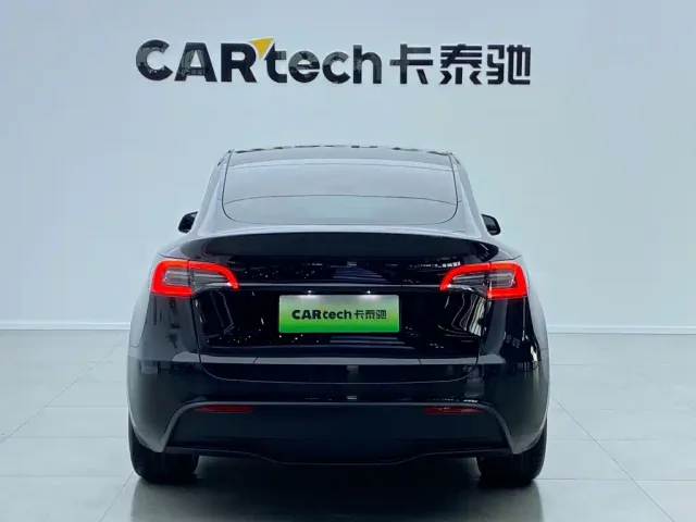 Tesla Model Y — Фото автомобиля 5