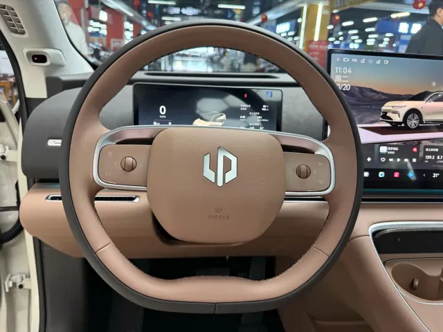Leapmotor C11 — Фото автомобиля 7