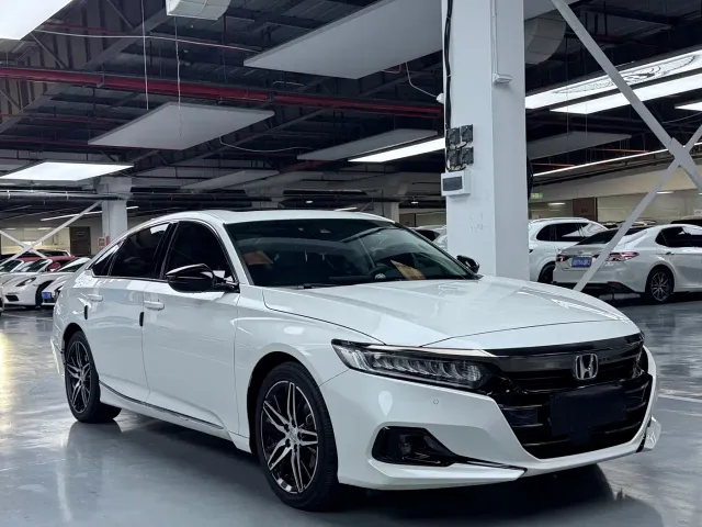 Honda Accord — Фото автомобиля 3