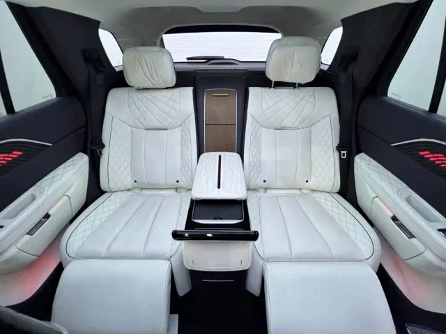 Hongqi E-HS9 — Фото автомобиля 11