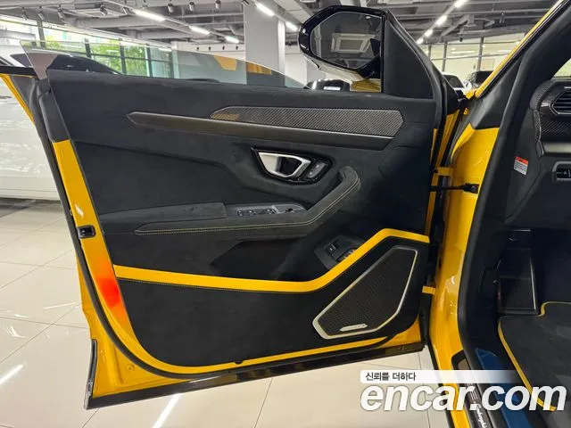 Lamborghini Urus — Фото автомобиля 6