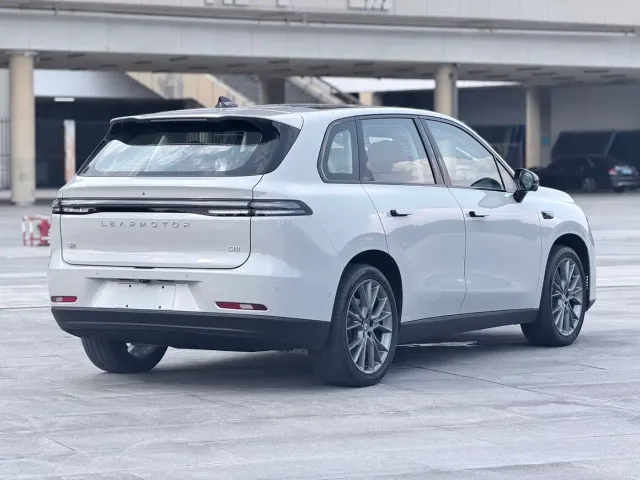 Leapmotor C10 — Фото автомобиля 4