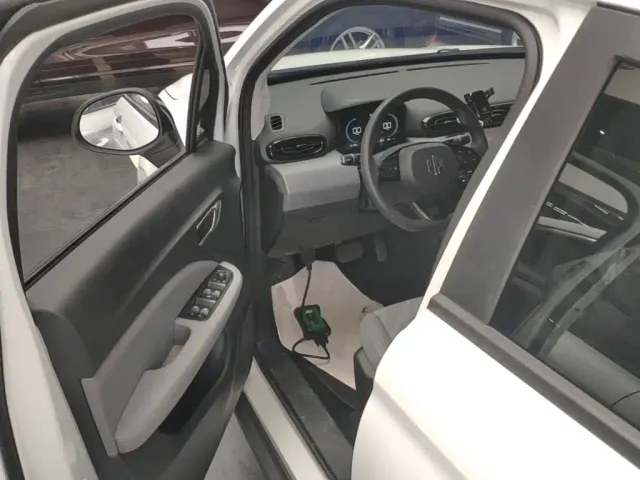 Leapmotor T03 — Фото автомобиля 15