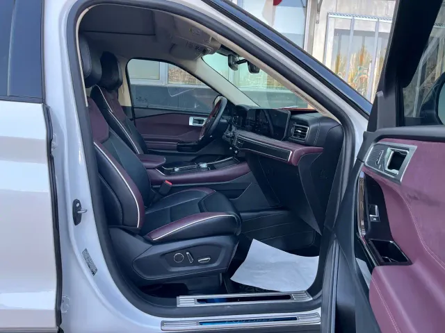 Ford Explorer — Фото автомобиля 25
