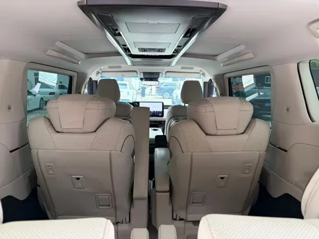 Lexus LM — Фото автомобиля 9