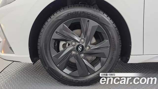 Hyundai Avante CN7 — Фото автомобиля 5