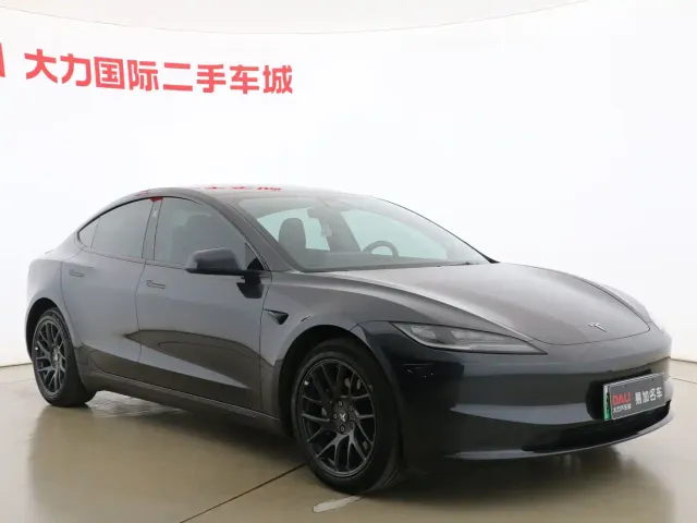 Tesla Model 3 — Фото автомобиля 3