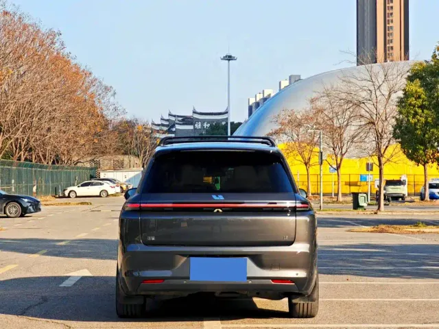 Li Auto L8 — Фото автомобиля 8