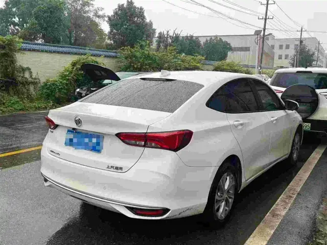 Buick Verano — Фото автомобиля 6