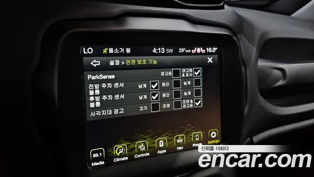 Jeep Renegade — Фото автомобиля 17