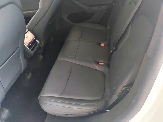 Tesla Model Y — Фото автомобиля 16