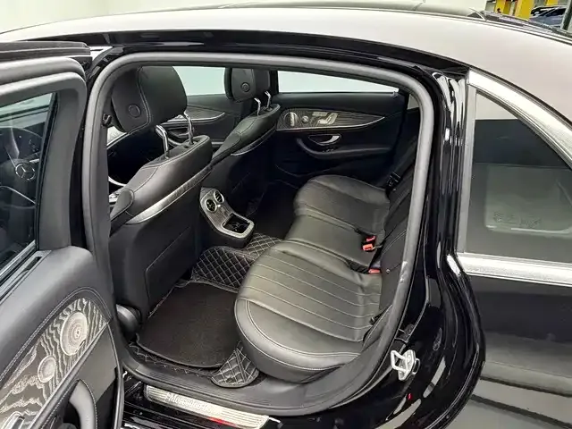 Mercedes-Benz E-Class — Фото автомобиля 11
