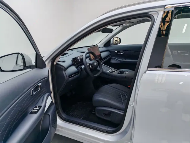 Geely Galaxy Starship 7 EM-i — Фото автомобиля 9