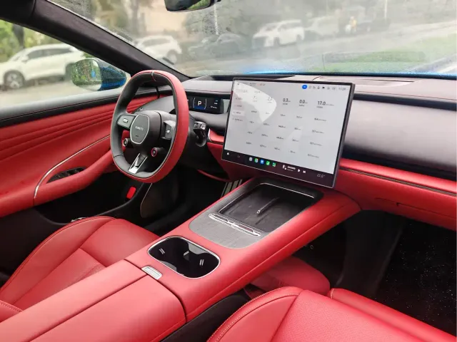 Xiaomi SU7 — Фото автомобиля 18