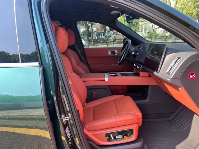 Li Auto L8 — Фото автомобиля 9