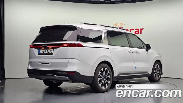Kia Carnival Generation 4 — Фото автомобиля 2