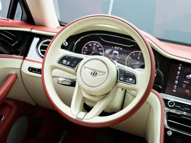 Bentley Flying Spur — Фото автомобиля 16