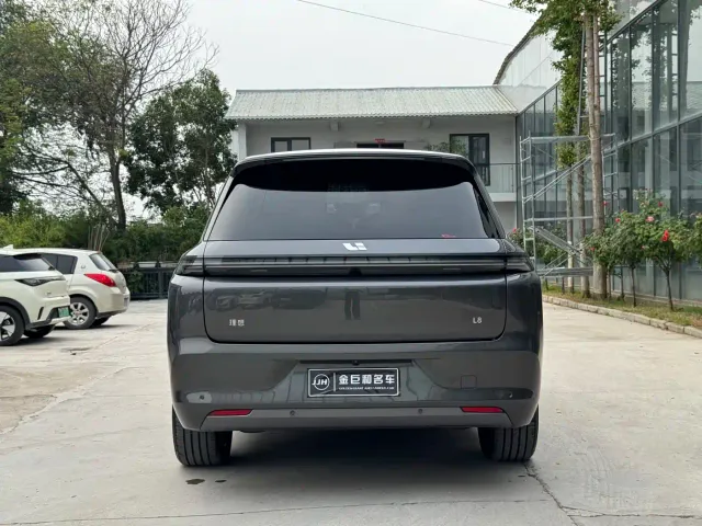 Li Auto L8 — Фото автомобиля 18