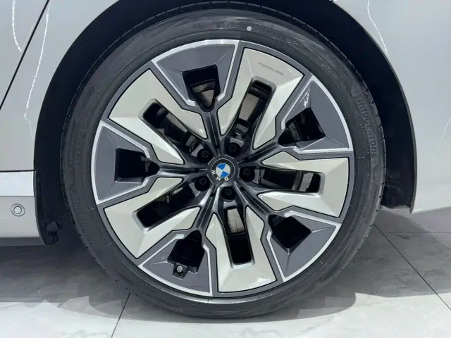 BMW i7 — Фото автомобиля 21