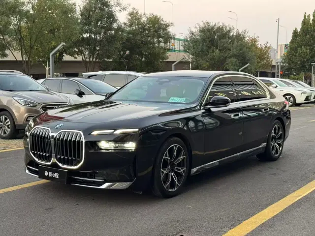 Фотография автомобиля — BMW 7 Series