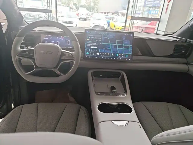 BYD Sealion 06 — Фото автомобиля 9