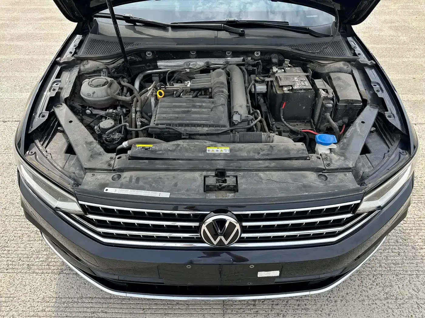 Volkswagen Magotan 2023 Model 2 Million Units Commemorative Edition 280TSI DSG Leading Version — Фото автомобиля 20