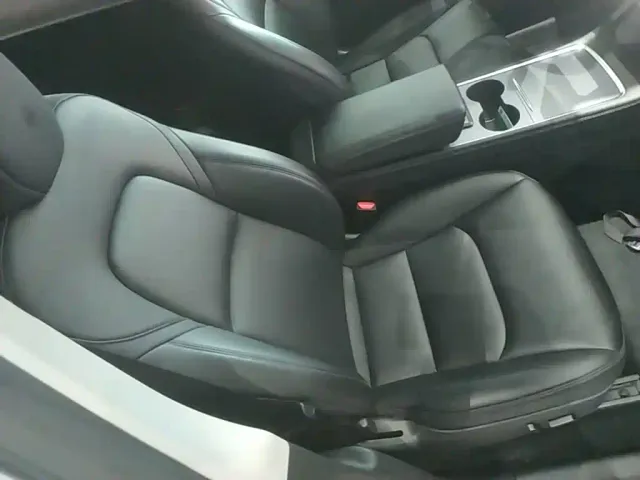 Tesla Model Y — Фото автомобиля 24