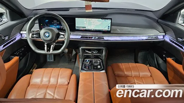 BMW i7 G70 — Фото автомобиля 10