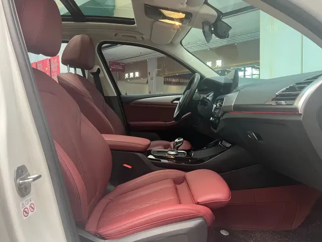 BMW iX3 — Фото автомобиля 12