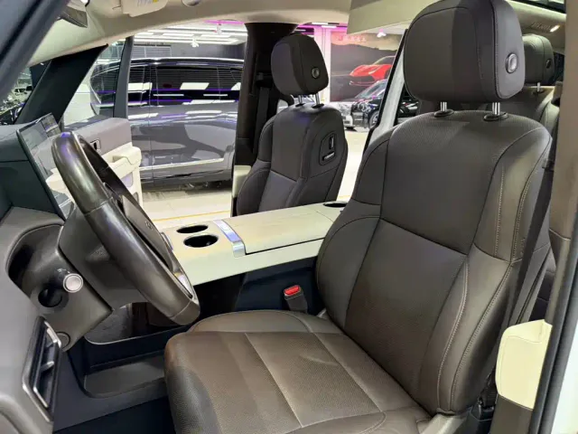Li Auto MEGA — Фото автомобиля 11