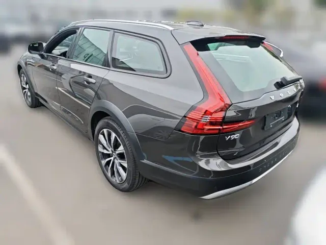 Volvo V90 — Фото автомобиля 6