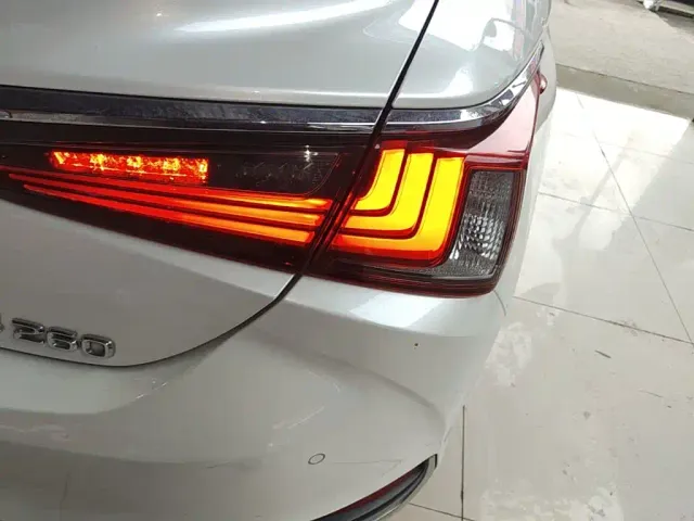 Lexus ES — Фото автомобиля 7