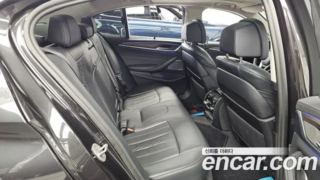BMW 5 Series G30 — Фото автомобиля 12