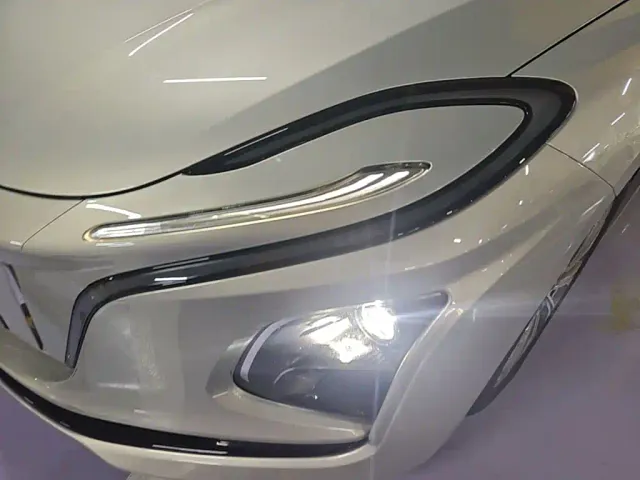 Hongqi E-QM5 — Фото автомобиля 23