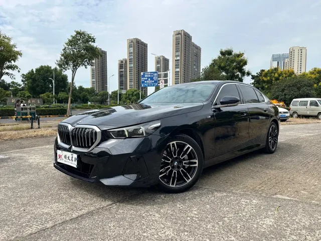 Фотография автомобиля — BMW 5 Series