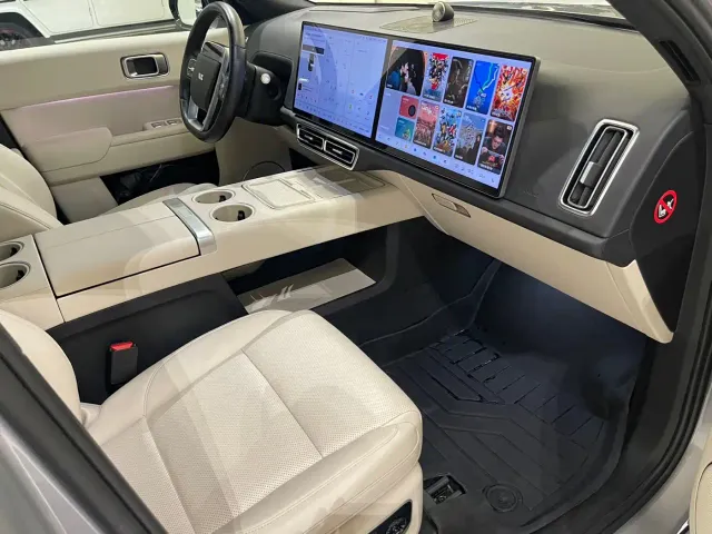 Li Auto L8 — Фото автомобиля 13