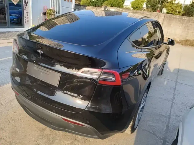 Tesla Model Y — Фото автомобиля 6