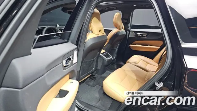 Volvo XC60 Generation 2 — Фото автомобиля 12