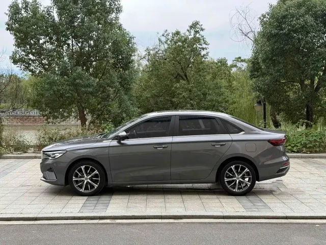 Geely Emgrand — Фото автомобиля 5
